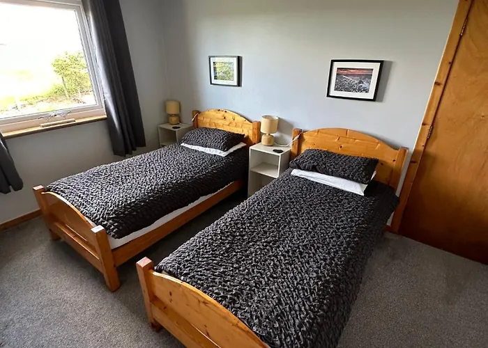 Self Catering Spacious 2 Bed Apartment With Sea Views