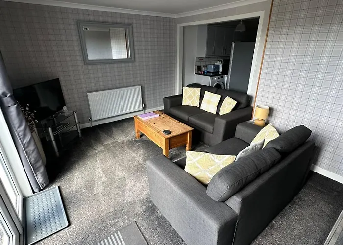 Self Catering Spacious 2 Bed Apartment With Sea Views