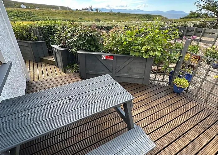 Self Catering Spacious 2 Bed Apartment With Sea Views