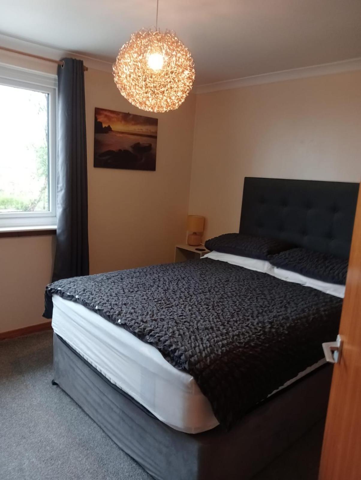 Self Catering Spacious 2 Bed With Sea Views *