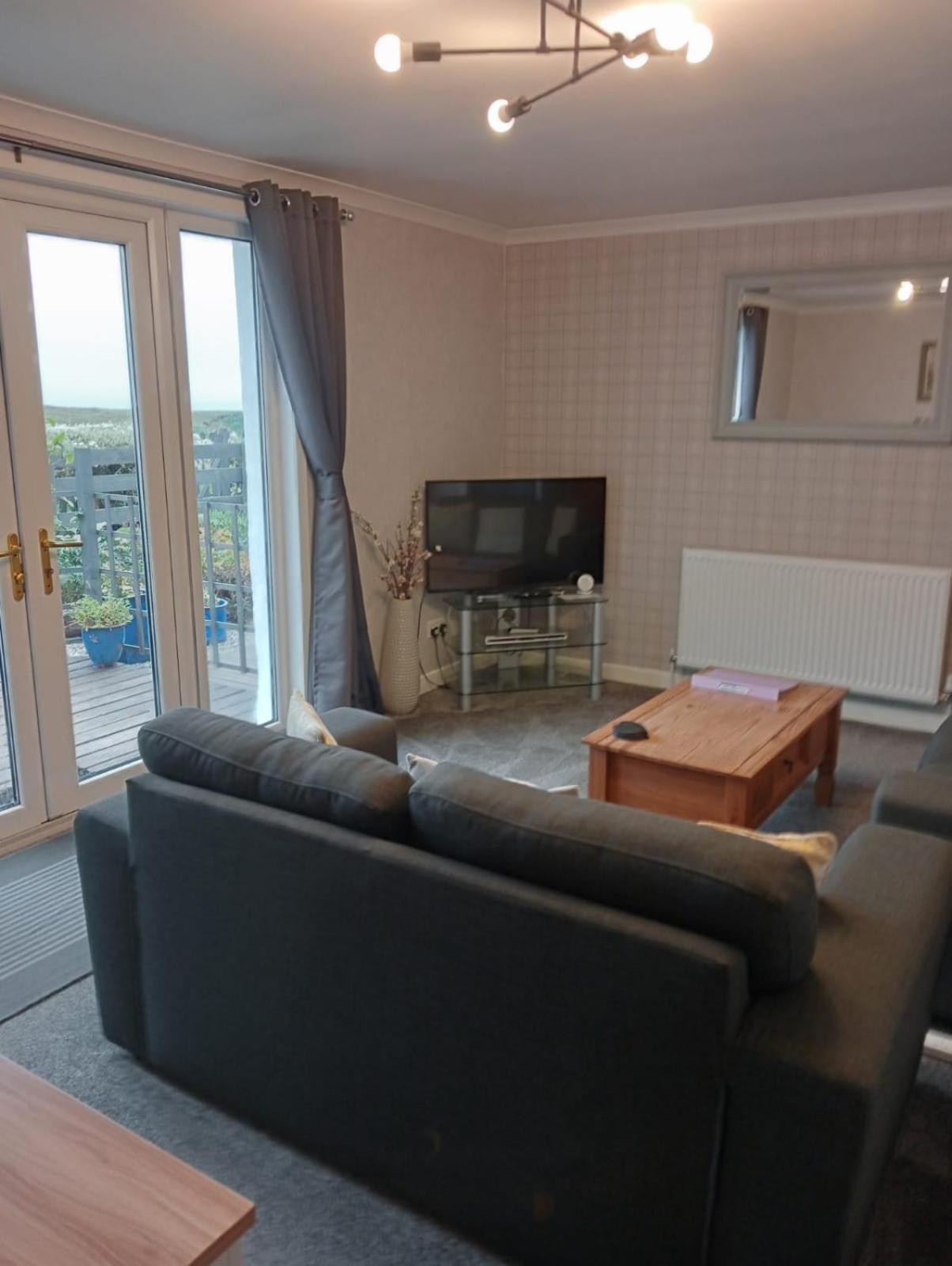 Апартаменты Self Catering Spacious 2 Bed With Sea Views